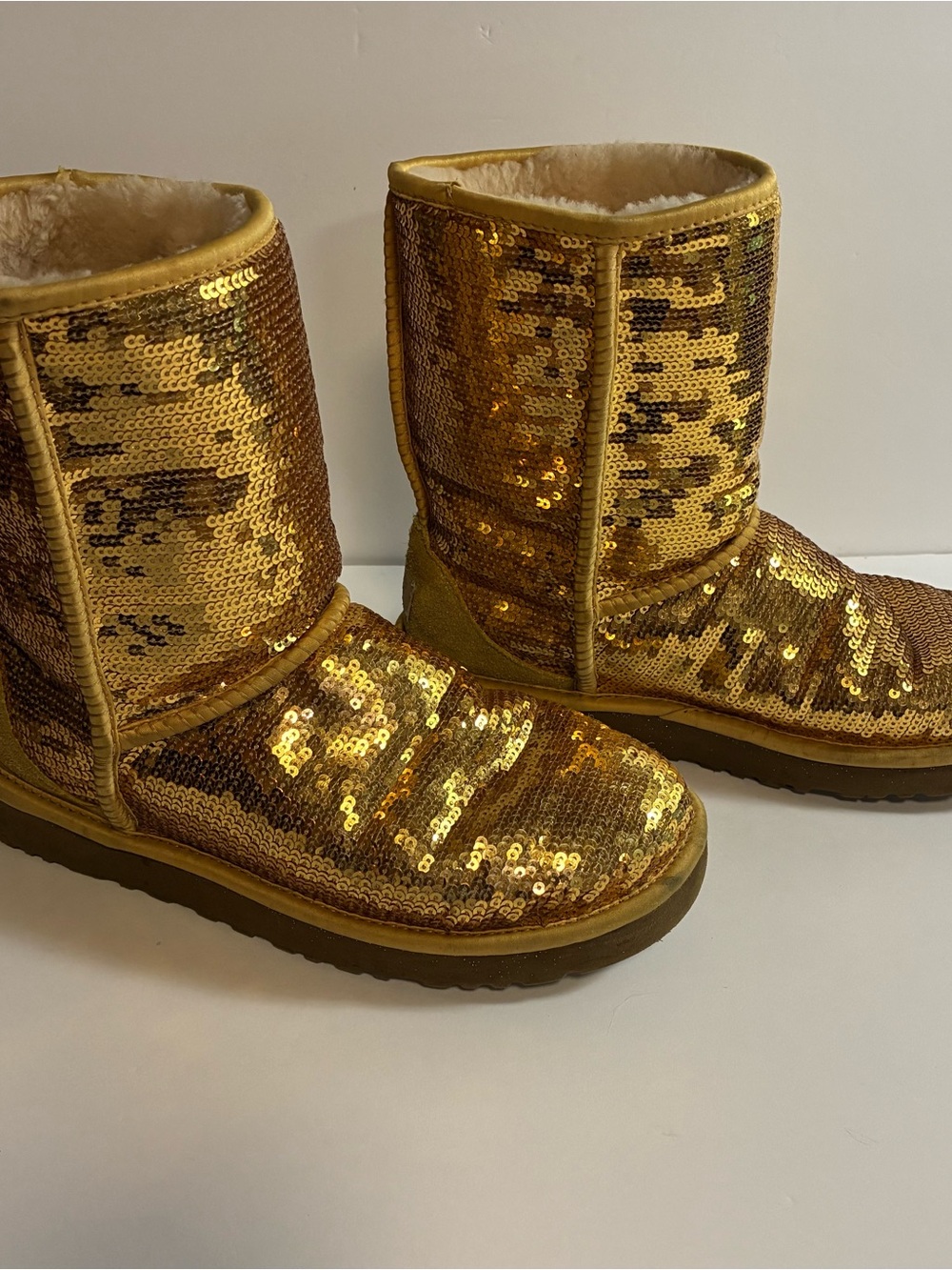 UGG Women’s Gold Sequin Classic Short Booties Size 9 - Picture 4 of 8